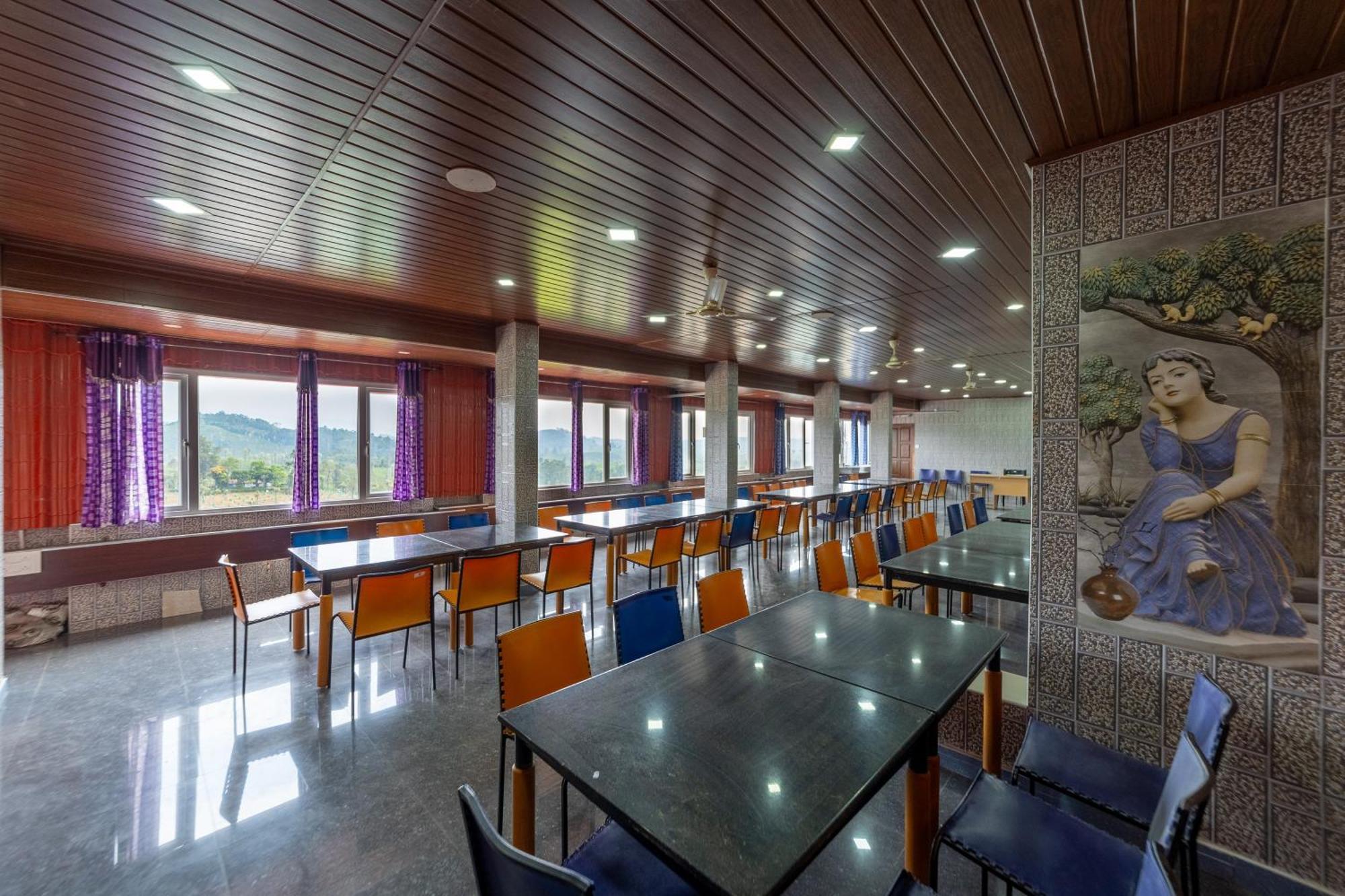 Sri Nandha Luxury Comforts Valparai Exterior photo