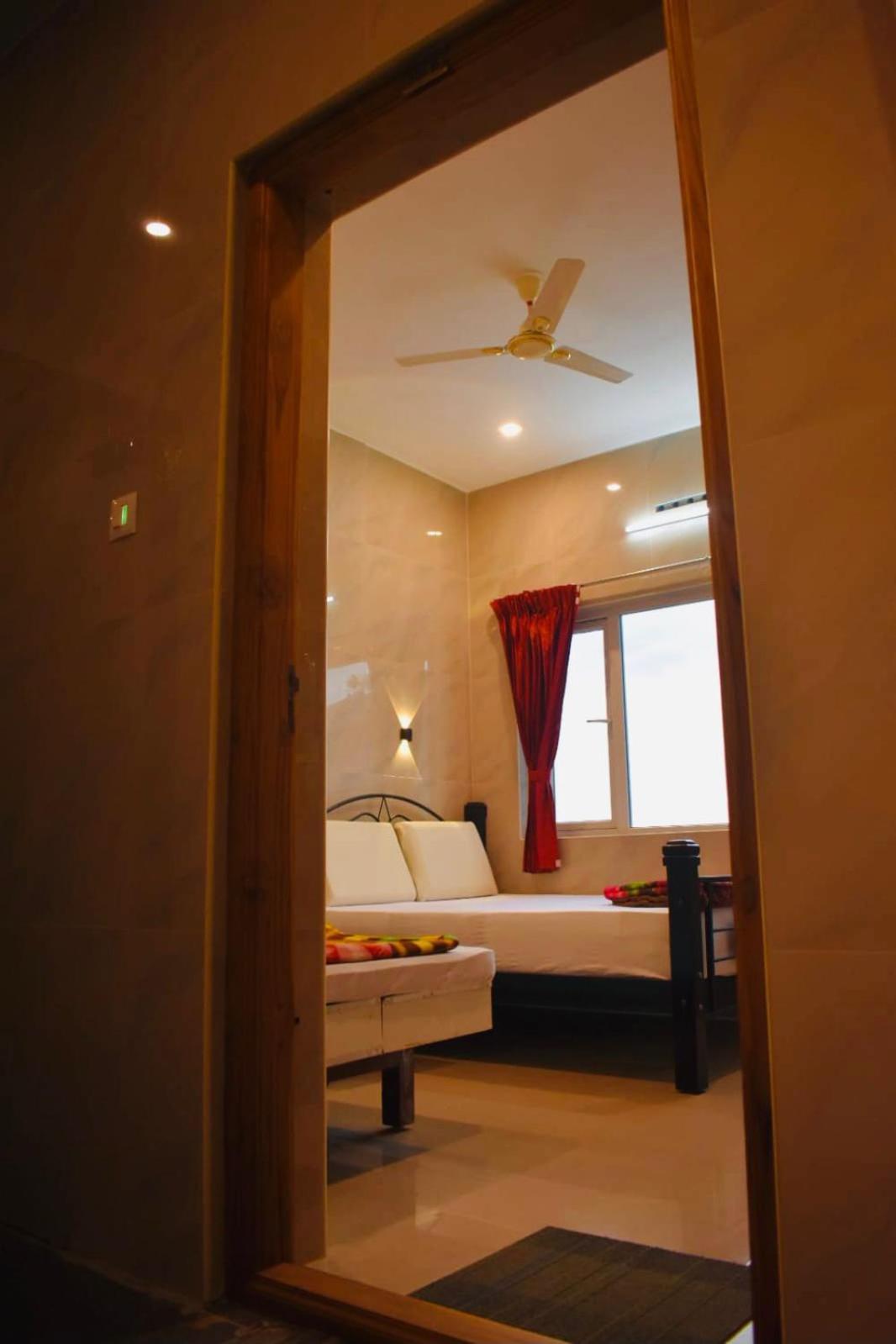Sri Nandha Luxury Comforts Valparai Exterior photo