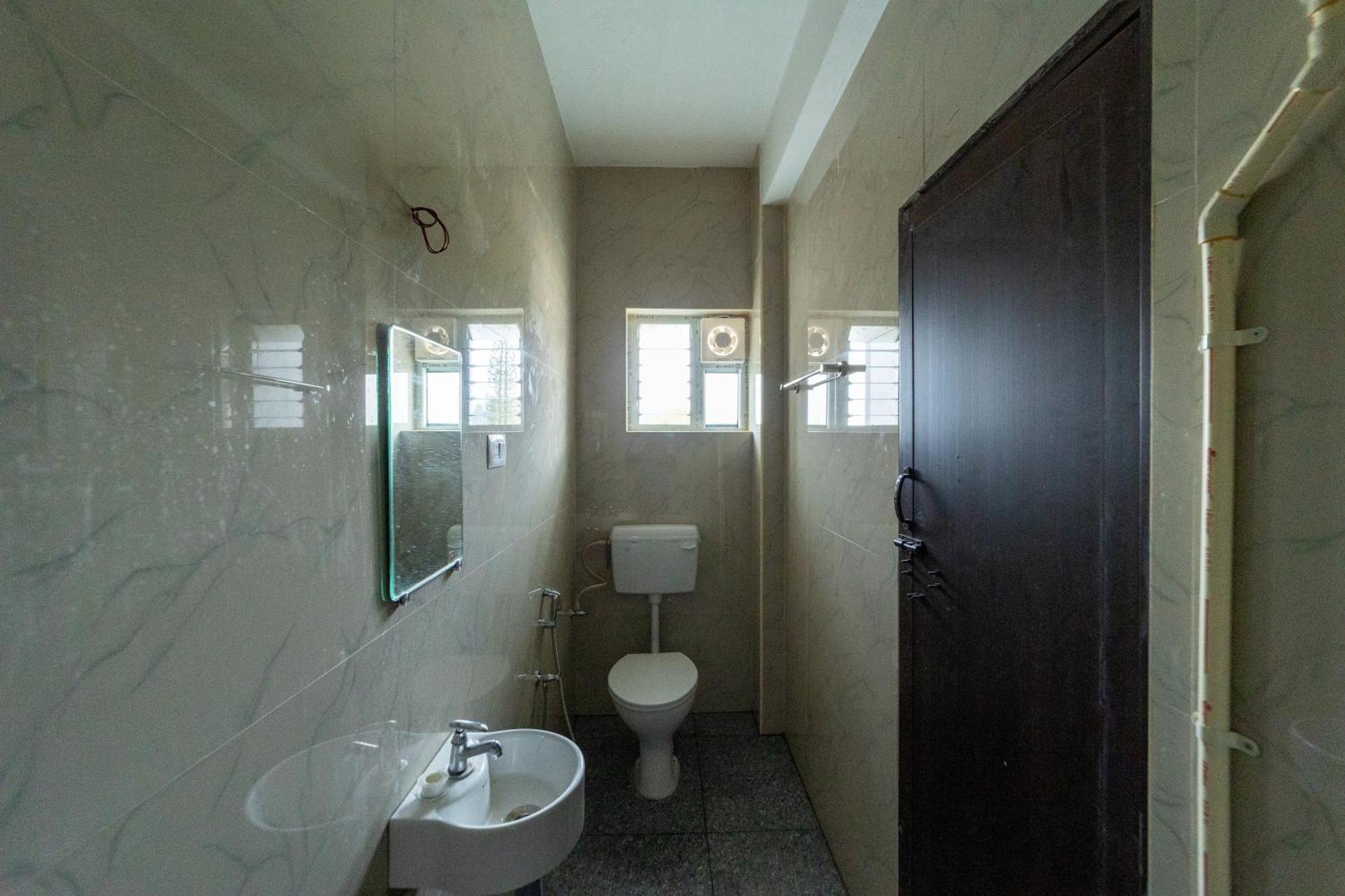 Sri Nandha Luxury Comforts Valparai Exterior photo