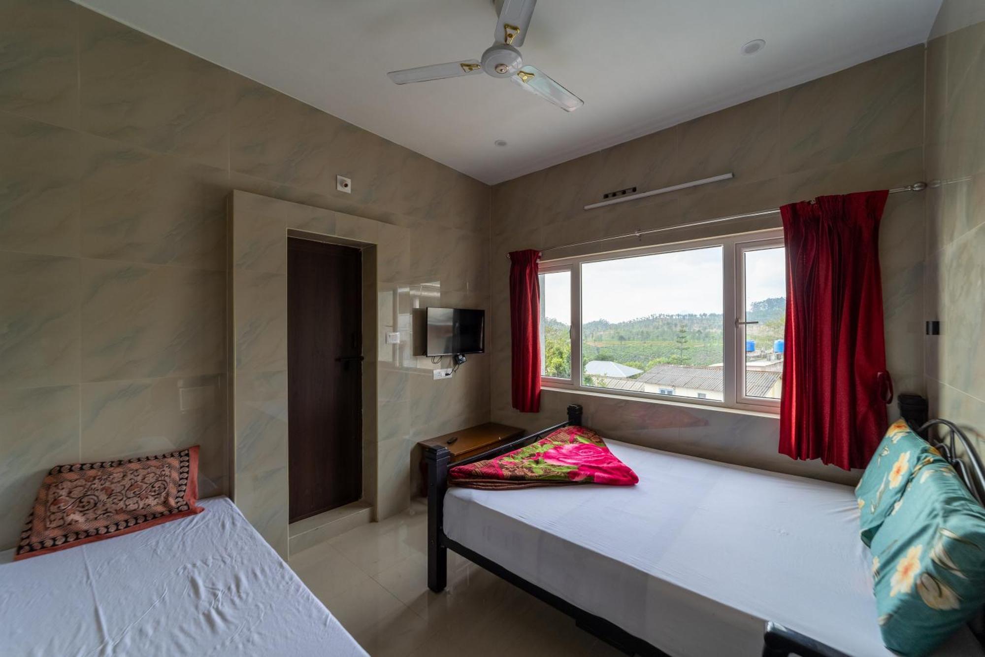 Sri Nandha Luxury Comforts Valparai Exterior photo