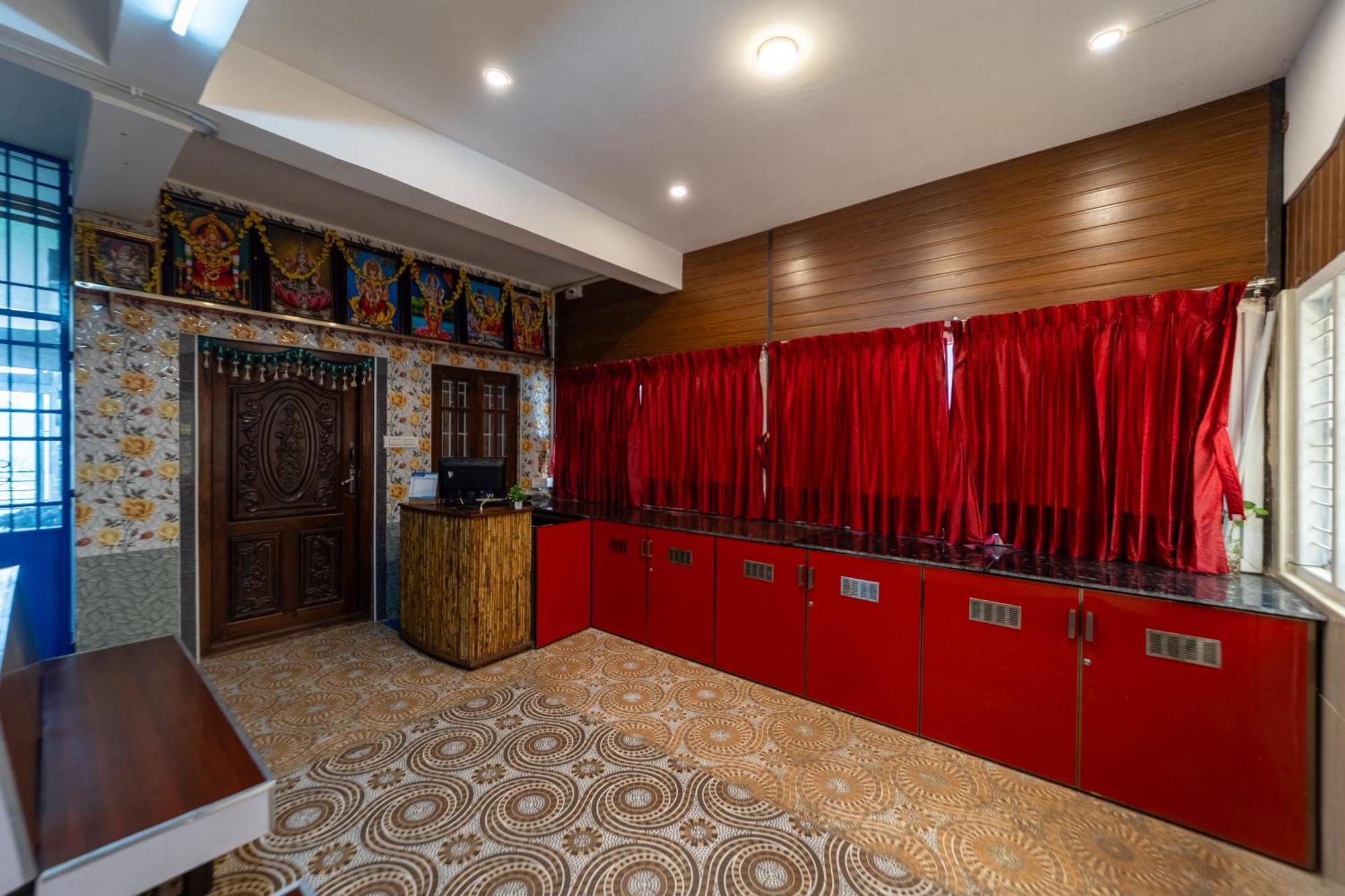 Sri Nandha Luxury Comforts Valparai Exterior photo