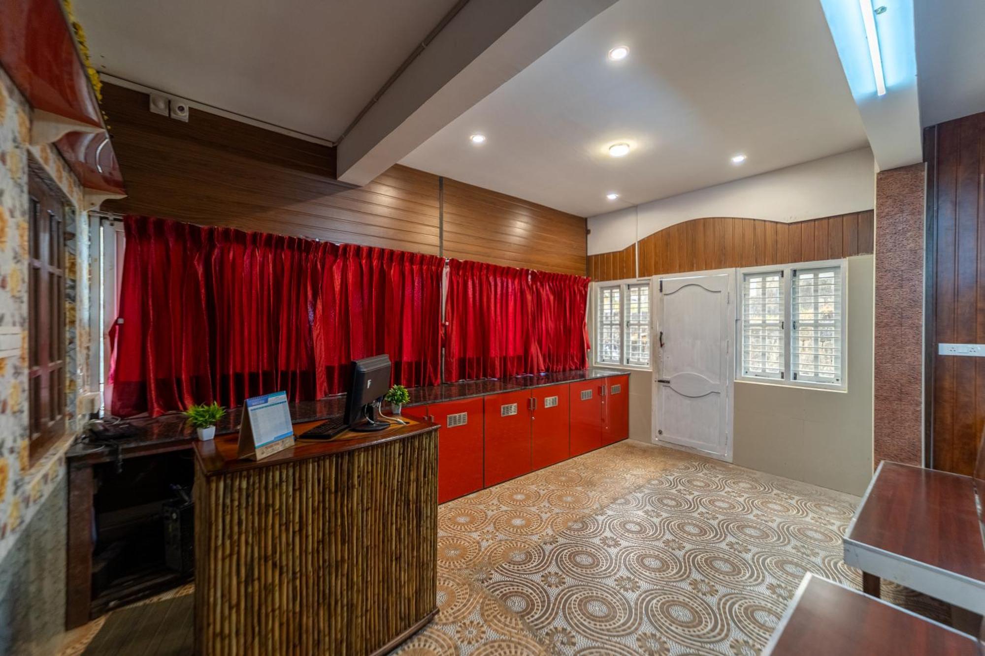 Sri Nandha Luxury Comforts Valparai Exterior photo